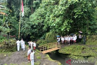 Warga Ubud Upacara Kemerdekaan RI di Sungai Oos, Maknanya Dalam Sekali - JPNN.com Bali