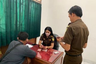 Jaksa Buleleng Hitung Uang di Depan Pria Bermasker, Jayalantara Beri Penjelasan - JPNN.com Bali
