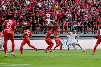 Dewa United Kalah Telak Gegara Bola Mati, Nil Maizar Kesal Bukan Main - JPNN.com Bali