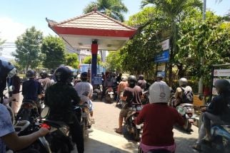 Warga Singaraja Bali Mengeluh Antrean Panjang di SPBU, Pertamina Angkat Bicara - JPNN.com Bali