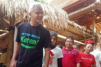 2 Hal Ini Bikin Elektabilitas Ganjar Jeblok, Denny JA: Petugas Partai & Boneka Megawati - JPNN.com Bali