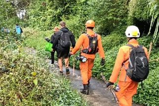 2 Bule Inggris Tersesat di Gunung Agung Bali, Konjen Bergerak Telepon Basarnas - JPNN.com Bali