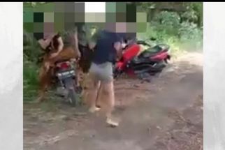 Viral, Dua Remaja di Seririt Buleleng Baku Hantam, AKP Suwandra Geregetan, Lihat - JPNN.com Bali