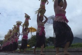 DTW Pura Ulundanu Bedugul Bali Gelar Parade Gebogan Sambut Libur Akhir Tahun - JPNN.com Bali