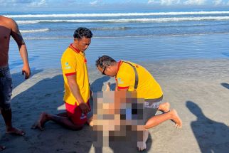 Detik-detik Bule Jerman Tewas Digulung Ombak Pantai Legian, Terdengar Teriakan - JPNN.com Bali