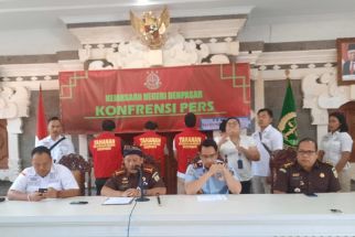 Kejari Denpasar Bergerak, 3 WNI Resmi Tersangka Kepemilikan KTP WNA Ukraina & Suriah - JPNN.com Bali