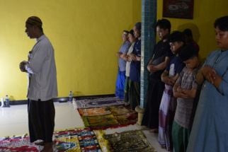 Begini Suasana Umat Islam di Bali Salat Tarawih saat Hari Raya Nyepi, Khusyuk - JPNN.com Bali