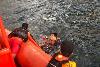 Bule Rusia Tergulung Ombak Pantai Kelingking, Lihat Tuh Evakuasi Korban, Tegang - JPNN.com Bali