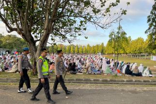 Umat Muslim Bali Khusyuk Salat Id, Ajak Saling Menghargai Perbedaan - JPNN.com Bali