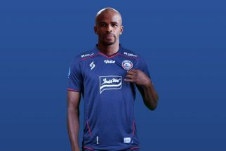 Respons Cepat Arema FC Setelah Kalah dari Bali United, Rekrut Greg Nwokolo  - JPNN.com Bali