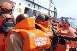 KMP Gerbang Samudera II Kandas di Selat Bali, Tim SAR Bergerak - JPNN.com Bali