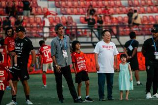 Teco Jawab Kritik Suporter, Lihat yang Dilakukan saat Bali United Bungkam Persebaya - JPNN.com Bali