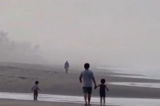 Heboh Fenomena Pantai di Bali Diselimuti Kabut, Ini Penjelasan Ilmiahnya - JPNN.com Bali