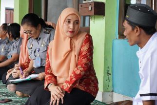 Imigrasi di Bali Serentak Membagikan Dana Punia & Sembako ke Kaum Duafa - JPNN.com Bali