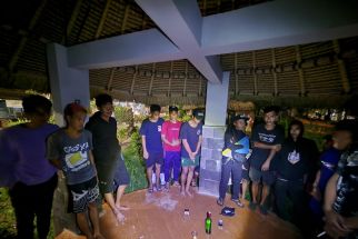 Polsek Benoa Bubarkan Pesta Miras ABK Kapal Ikan, Lihat Temuan Polisi - JPNN.com Bali