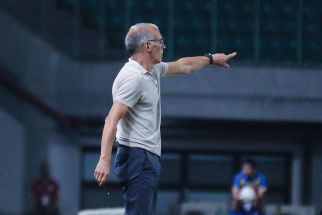 Arema FC Pecat Fernando Valente Setelah Kalah dari PSIS, Target Keluar Zona Degradasi - JPNN.com Bali