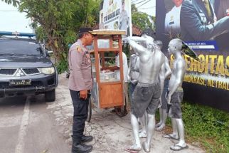 Lihat Nasib 5 Manusia Silver di Denpasar Bali Ini saat Diamankan Polisi - JPNN.com Bali