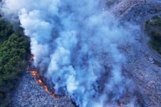 TPA Suwung Denpasar Kembali Terbakar Menjelang WWF, Lihat Penampakannya dari Udara - JPNN.com Bali