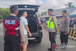 Polisi Bali Paksa Perempuan Bercadar Keluar dari Gilimanuk, Rekam Jejaknya Bikin Khawatir - JPNN.com Bali