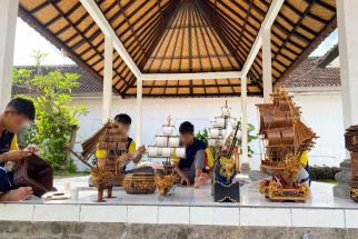 Anak Binaan LPKA Karangasem Bikin Kerajinan dari Koran saat Hari Libur, Lihat  - JPNN.com Bali