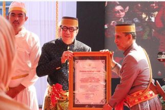 Ini Gelar Baru Menteri Yasonna dari Kerajaan Gowa, Gagah Sekali - JPNN.com Bali