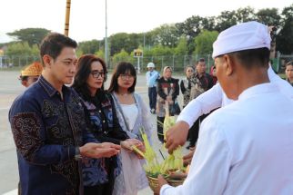 Irjen Daniel Disambut Tradisi Tepung Tawar Setiba di Bali, Maknanya Dalam, Lihat - JPNN.com Bali