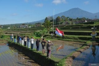 HUT ke-79 RI: Petani Tabanan Gelar Upacara di Kaki Gunung Batukaru Bali - JPNN.com Bali