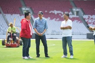 Erick Thohir Cek Rumput Stadion GBK, Ada Kritikan Menjelang Menjamu Australia - JPNN.com Bali