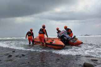 ABK Banyuwangi Hilang di Perairan Jembrana Bali, Operasi SAR Terganggu Cuaca Buruk - JPNN.com Bali