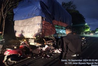 Pengendara Scoopy Tabrak Truk Parkir di Nusa Dua Bali, Kondisi Korban Mengenaskan - JPNN.com Bali