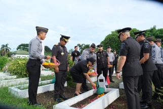 Hari Bhakti Imigrasi: Kakanwil Kemenkum NTB Ikut Upacara Tabur Bunga di TMP Majeluk - JPNN.com Bali