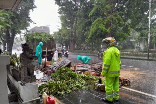 Cuaca Buruk di Bali Berlanjut, Waspada Pergerakan Bibit Siklon 92S  - JPNN.com Bali