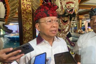 Tegas! Pelaku Usaha Wajib Memakai Aksara Bali, Koster Sorot China Hingga Jepang - JPNN.com Bali