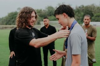 Carles Puyol ke Bali, Sapa Pemain Muda, Berharap Jadi Pesepak Bola Profesional - JPNN.com Bali