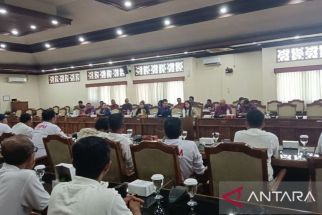 Nyoman Suwirta Sebut DPRD Bali Akan Panggil APS, Buntut PHK 6 Karyawan - JPNN.com Bali