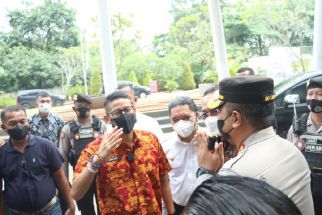 Ke Cilegon, Sandiaga Uno Disambut Kapolres, Beri Hormat - JPNN.com Banten