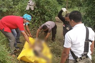 Lihat Tuh yang Dibawa Polisi dari Sungai, Sangat Mengerikan  - JPNN.com Banten