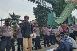 Mahasiswa Geruduk Kanwil Kemenag Banten, Ada Apa? - JPNN.com Banten