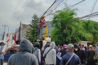 Dinas Pendidikan Kota Serang Digeruduk Ormas - JPNN.com Banten