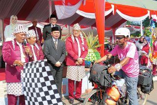 Rayakan HUT RI dan Kota Serang, Pria Ini Bersepeda ke Aceh - JPNN.com Banten