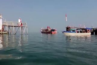 Nelayan Karangantu Upacara HUT RI di Tengah Laut, Tetap Khidmat - JPNN.com Banten