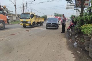 Gagal Mendahului Truk, Pengendara Motor Terlindas, Innalillahi - JPNN.com Banten