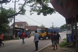 Warga Taktakan Marah, Truk Sampah Milik Kabupaten Serang-Swasta Diusir - JPNN.com Banten