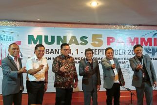 Penampilan Rhoma Irama Berbeda, Lihat Deh Tangannya - JPNN.com Banten