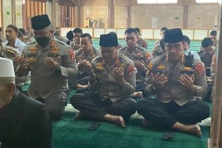Irjen Rudy Heriyanto Bareng Anggota Salat Tolak Bala, Ini Doanya - JPNN.com Banten