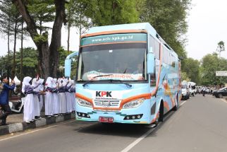 Bus KPK Terlihat di Kota Serang, Ada Apa? - JPNN.com Banten