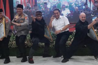 Polda Banten Tunjukkan Pusaka Golok Ratusan Tahun - JPNN.com Banten