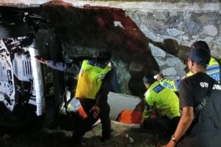 Mobil Pengangkut Sayur Terguling di Tol Tangerang-Merak, Satu Orang Tewas - JPNN.com Banten