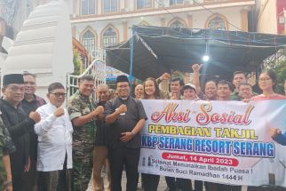 Gereja HKBP Serang Bagikan Ratusan Takjil, Ada Pesan dari Pendeta - JPNN.com Banten