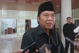 Pj Gubernur Banten Salat Iduladha di Masjid Raya Al-Bantani - JPNN.com Banten